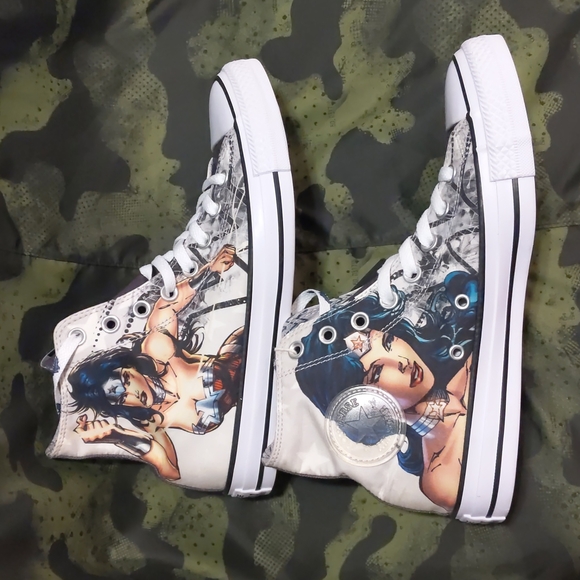 NWT Wonder Woman Converse Chuck Taylor All Star - Picture 11 of 11